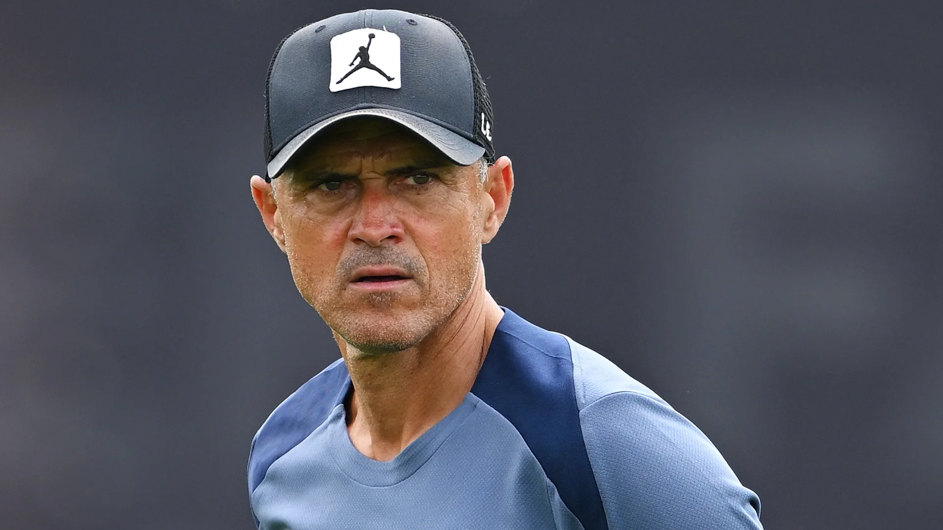 Η Μπαρτσελόνα Προηγείται στη Μάχη για το Νέο Αστέρι