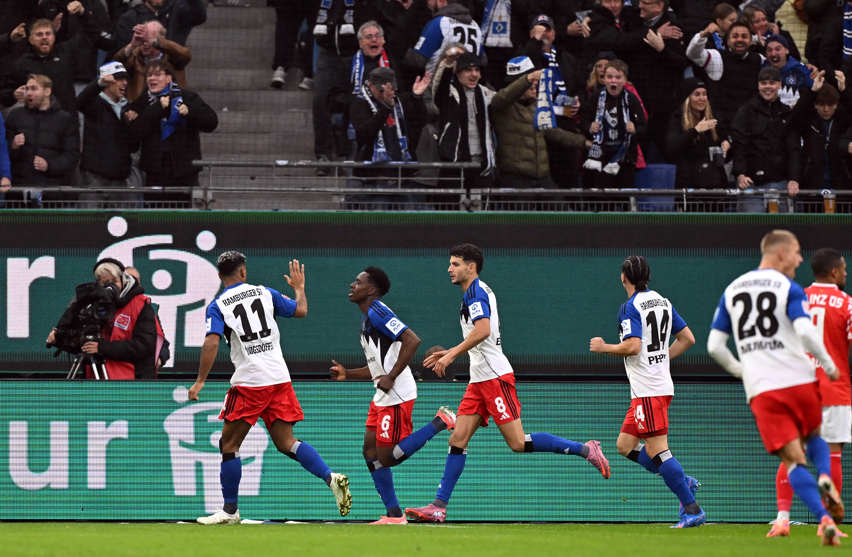 Ανατροπή από το HSV με γρήγορο διπλό χτύπημα