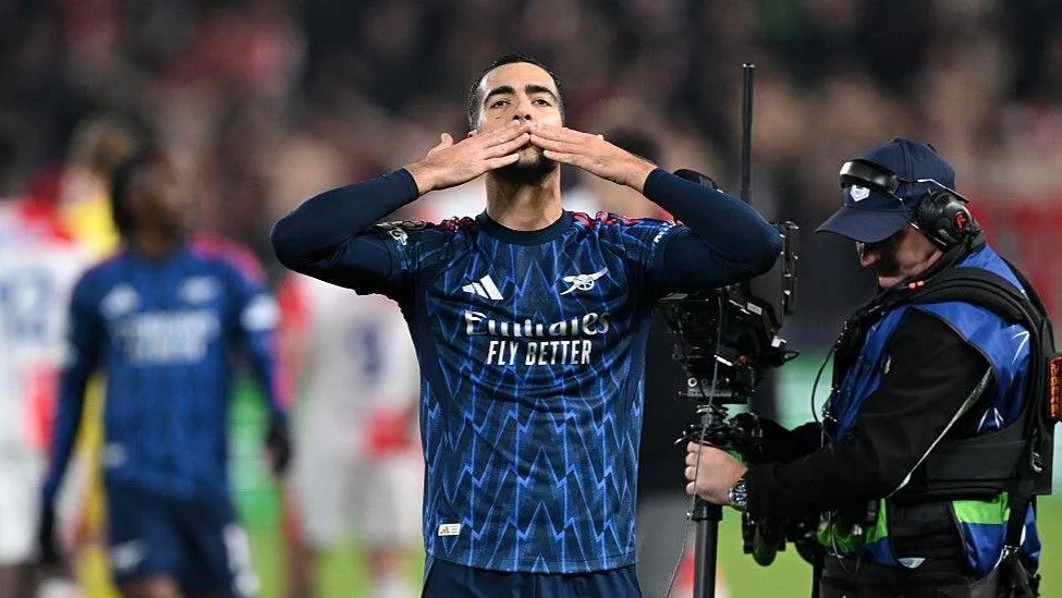 Ο Μερίνιο αναδεικνύεται ξανά ως ηγέτης της Άρσεναλ