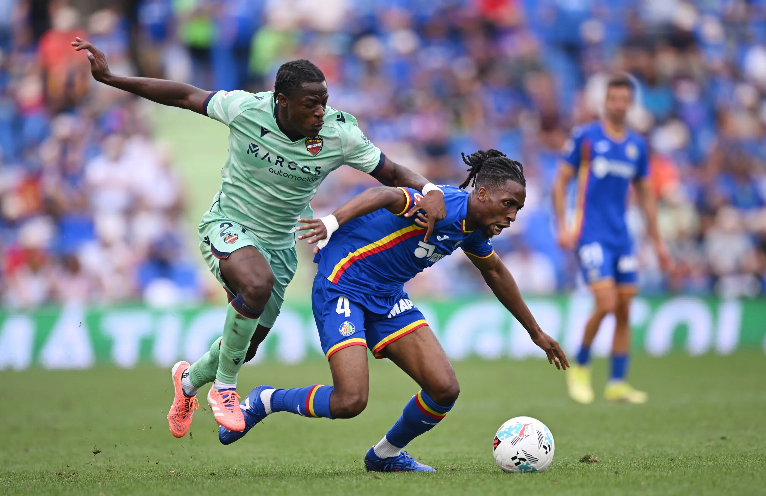 Η Άρσεναλ Στοχεύει τον Καμερουνέζο Επιθετικό Εγιόνγκ