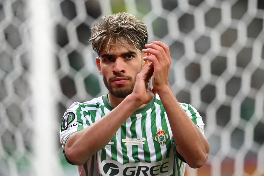 Η Άστον Βίλα στοχεύει στην ενίσχυση με τον Εζ Αμπντέ