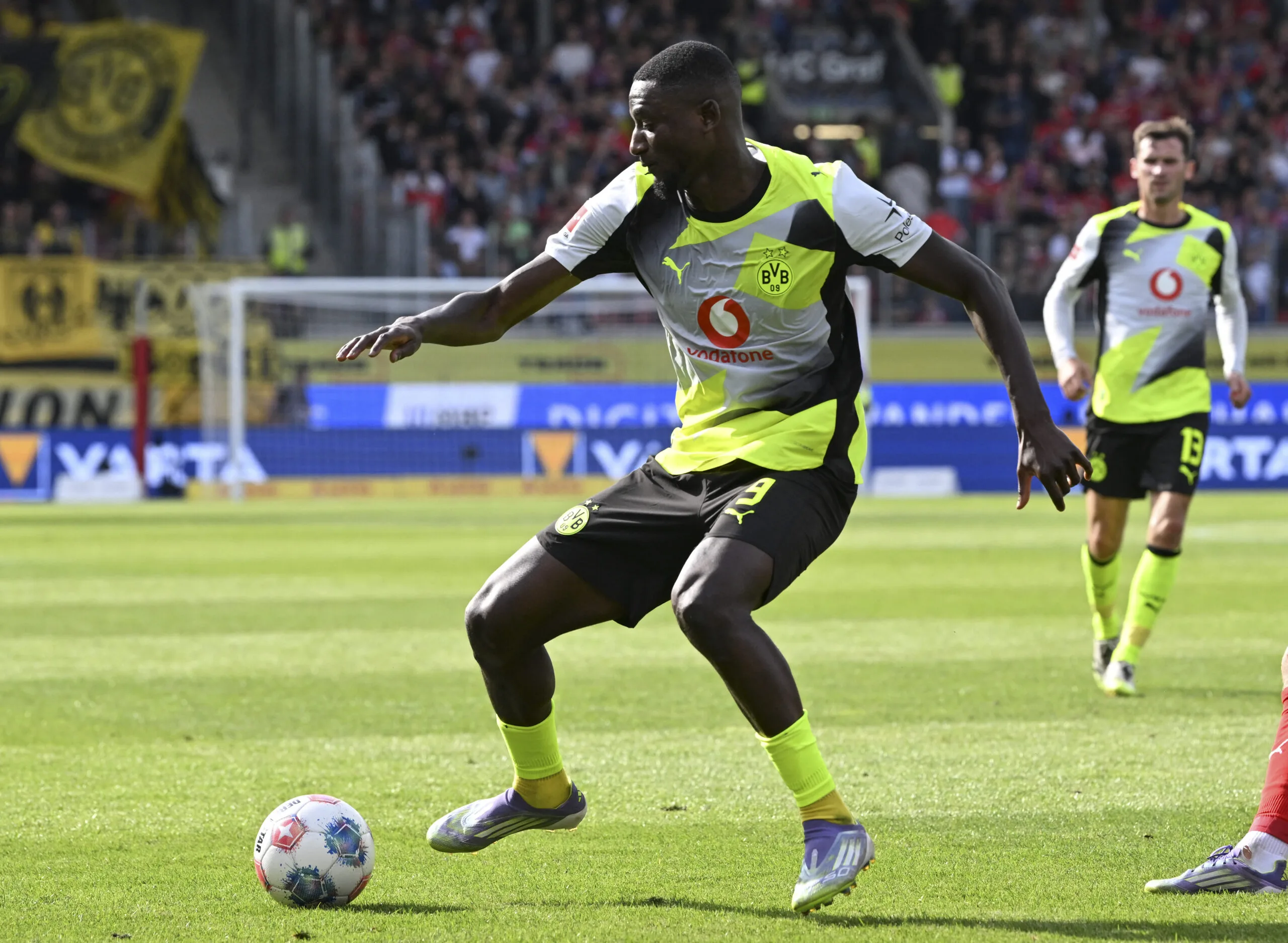 Barcelona cool interest in Bundesliga forward