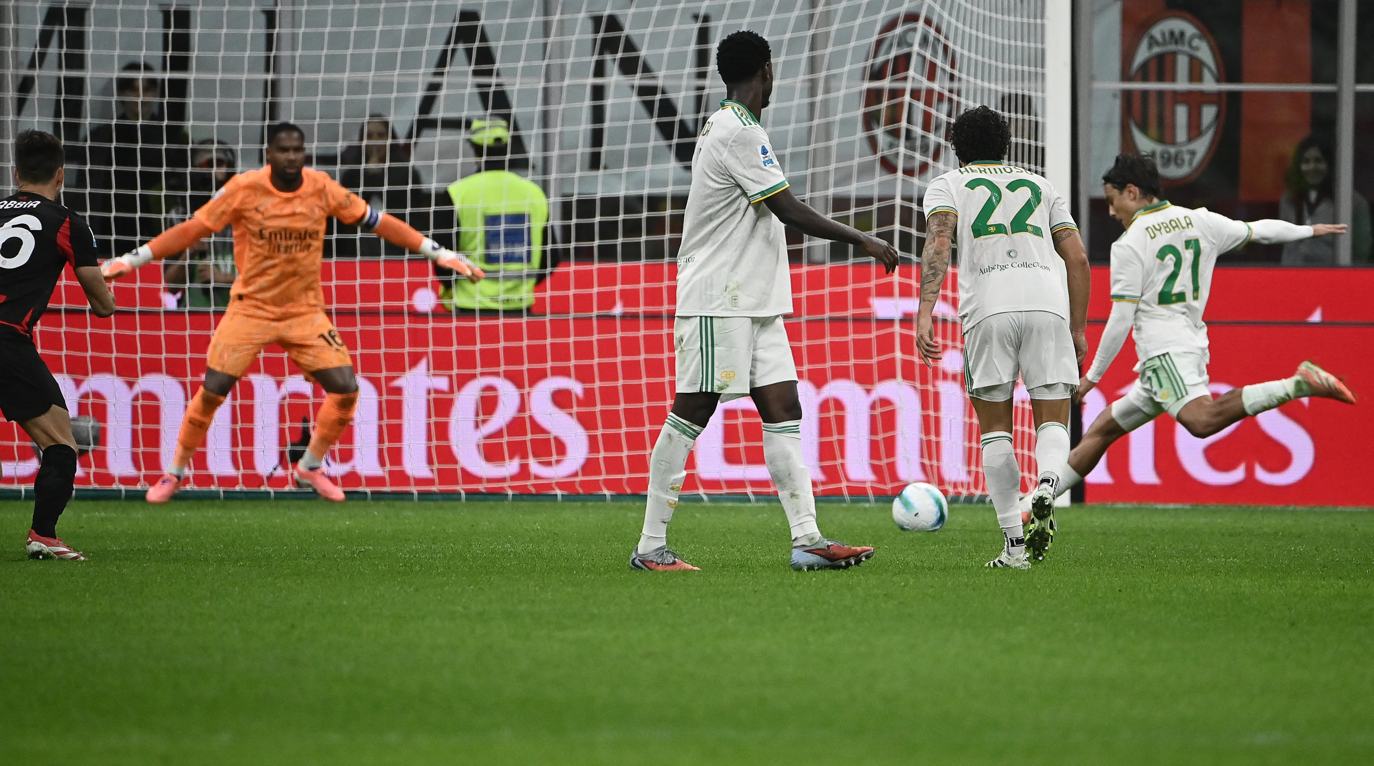 Απίστευτες στιγμές στο ποδόσφαιρο: Απόκρουση αμυντικού και ιστορικός Γκουαρδιόλα