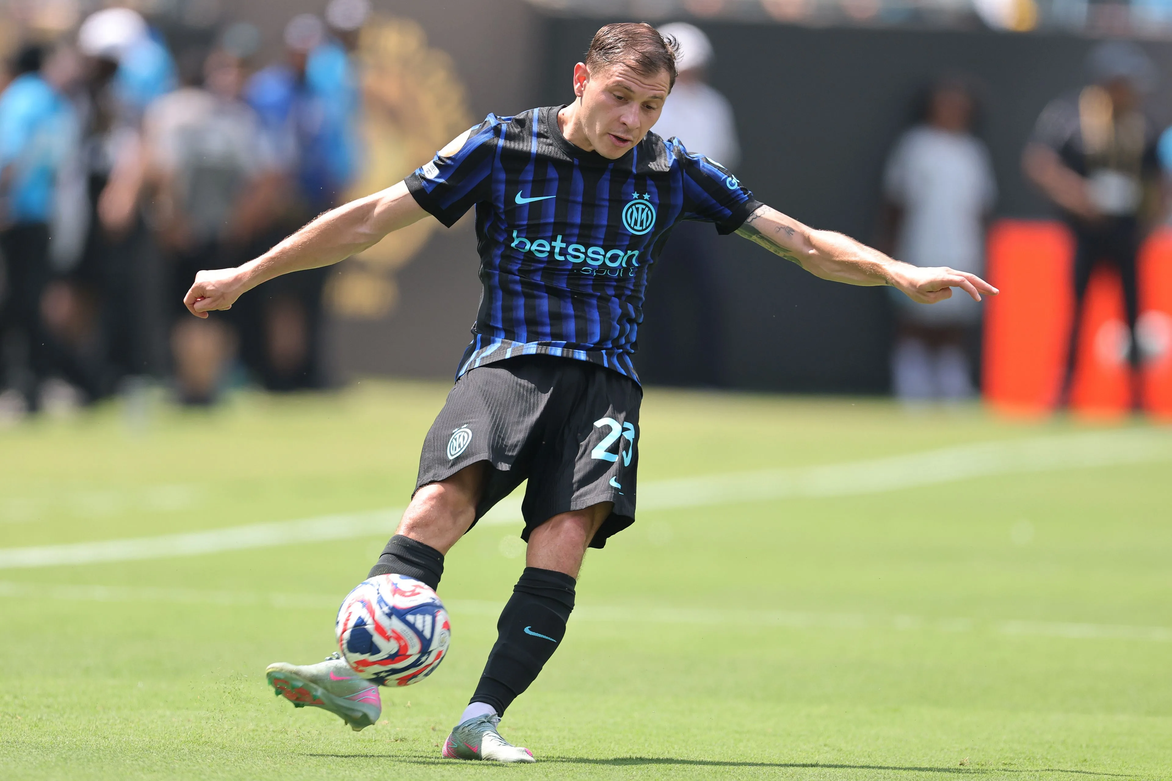 Ο Μπαρέλα Ξεχωρίζει, ο Ντάμφρις Υποχωρεί στη Νίκη της Ίντερ