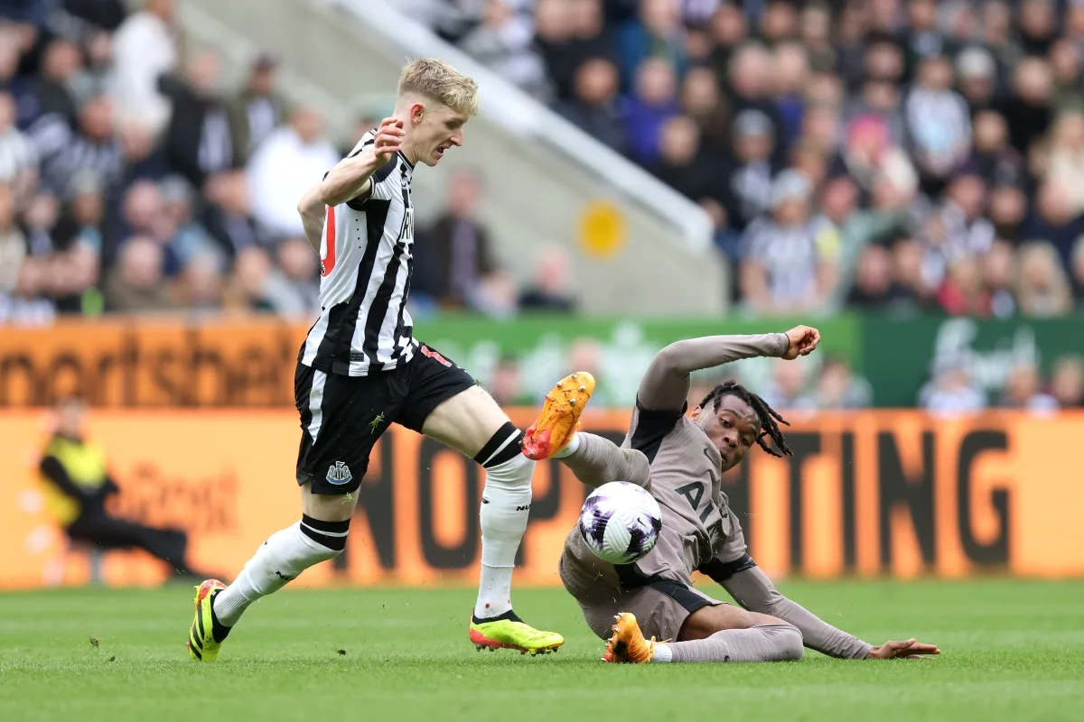 Ο Σαβόνα αποκαλύπτει τον πιο εντυπωσιακό αντίπαλο στην Premier League