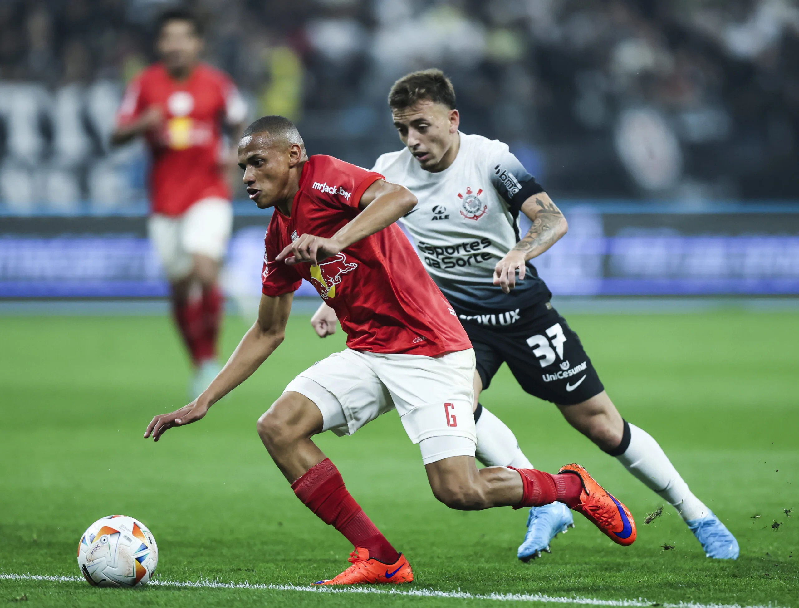 Η Λιντς Στοχεύει τον Βραζιλιάνο Τζον Τζον για Ενίσχυση στην Επίθεση