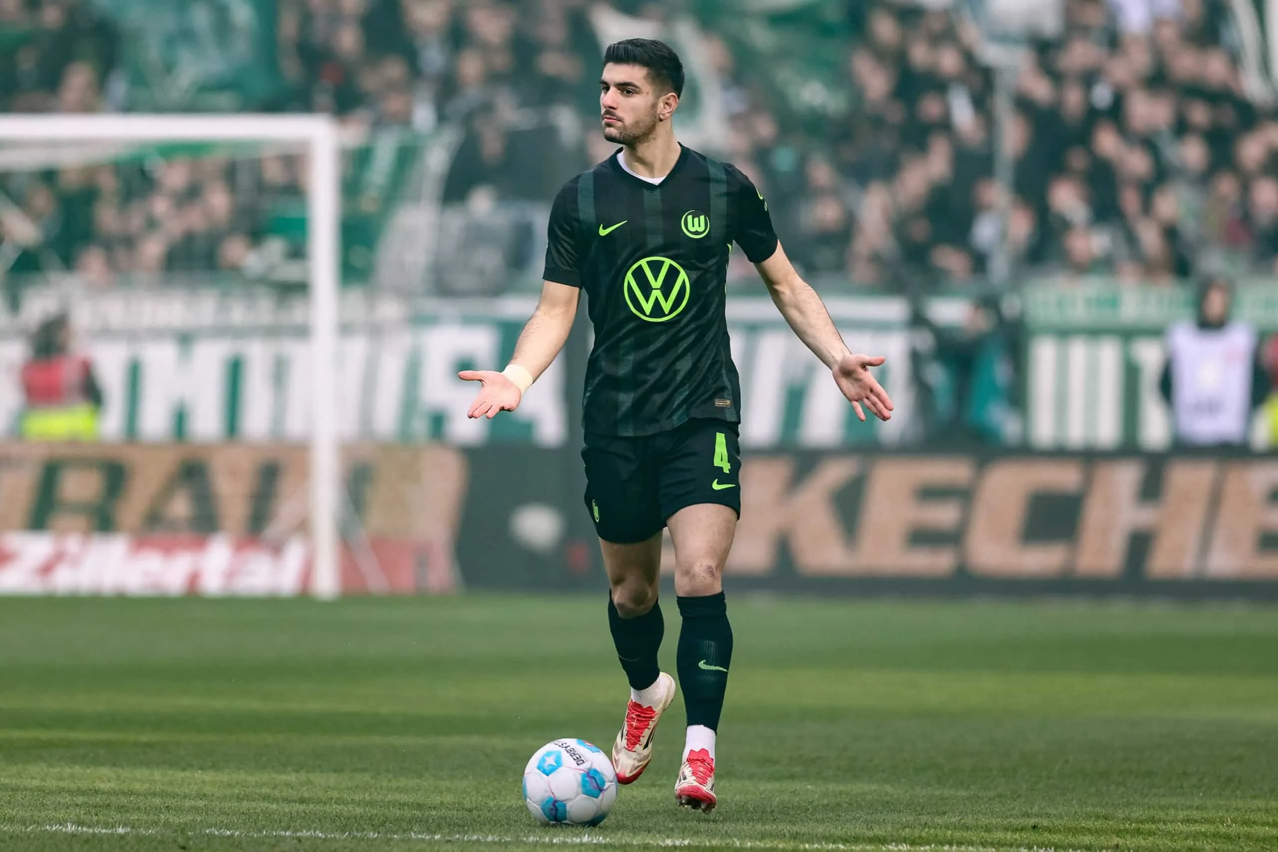 Η Λίβερπουλ στοχεύει τον Κουλιεράκη για ενίσχυση της άμυνας