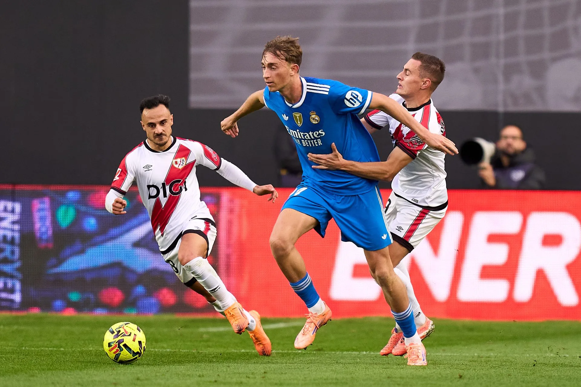 Ο Ντιν Χουίχσεν: Το νέο αστέρι της άμυνας της Ρεάλ Μαδρίτης