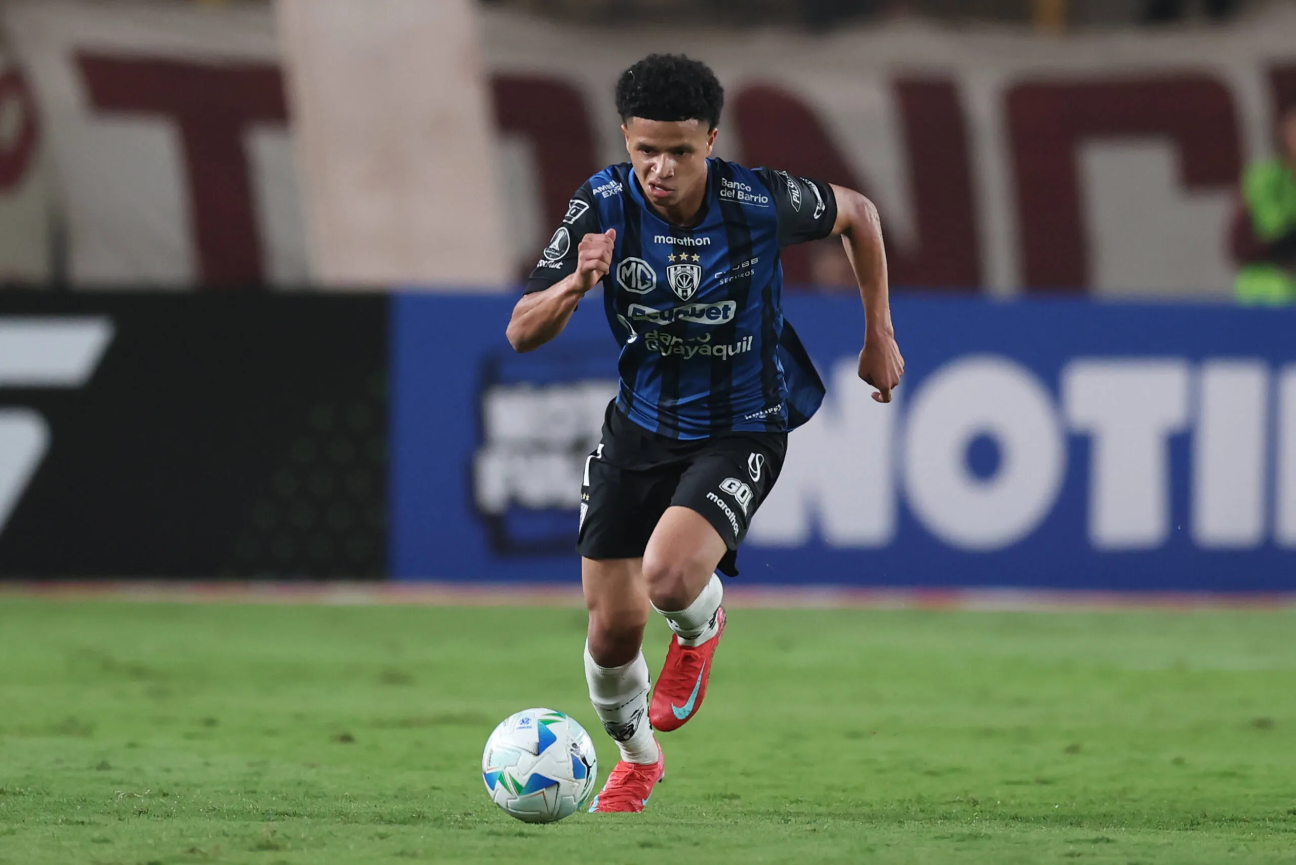 Ο Πατρίκ Μερκάδο στο στόχαστρο της Γουλβς