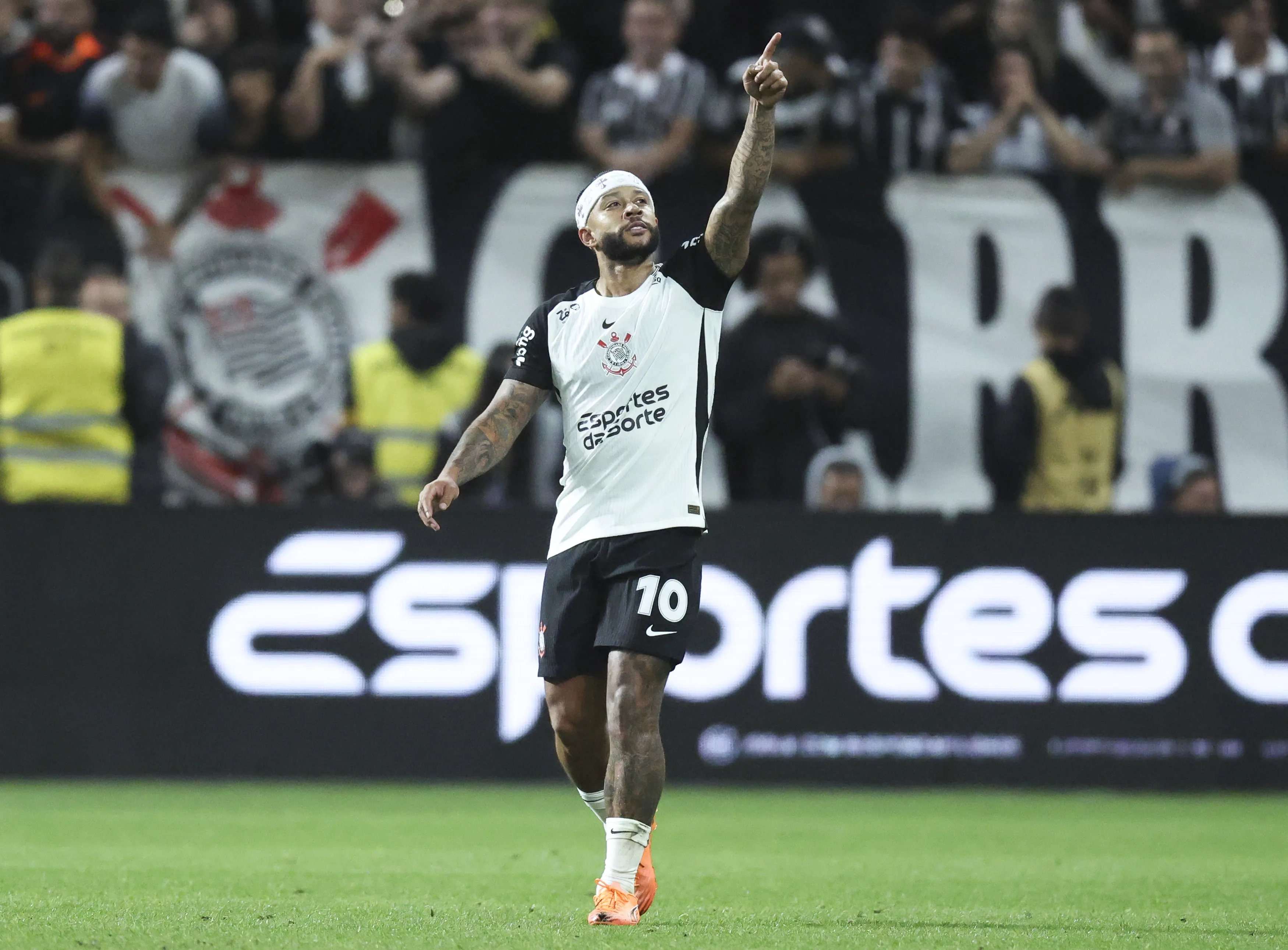 Yuri Alberto shines, Depay scores a screamer, Corinthians beat São Paulo