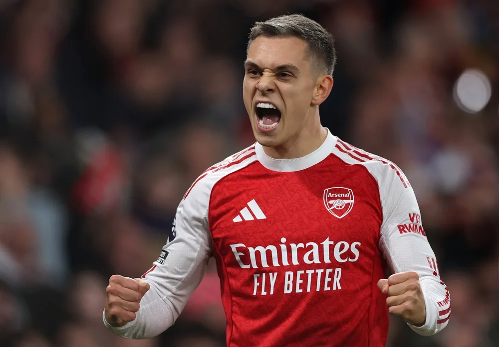 Arsenal star makes Emirates demand