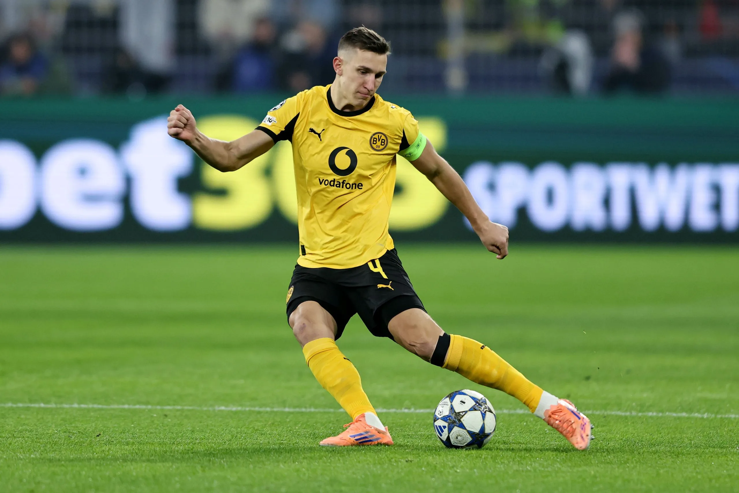 Η Μπαρτσελόνα εντείνει τις προσπάθειες για τον Σλόττερμπεκ