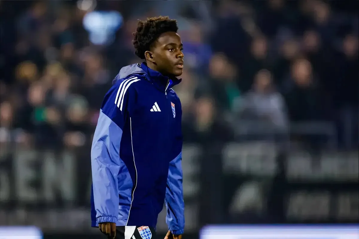 Η Τσέλσι απειλεί τα σχέδια της Μάντσεστερ Σίτι για τον νεαρό ταλέντο της Ολλανδίας