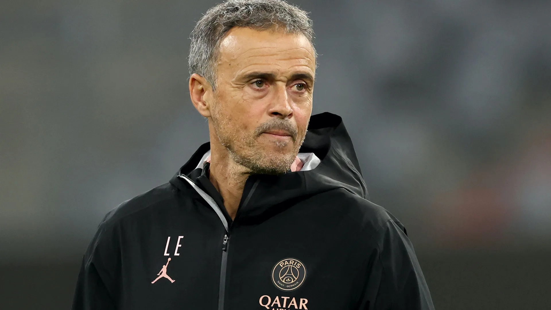 Η PSG Στοχεύει τον Νέο Αμυντικό Αστέρια της Σπόρτινγκ