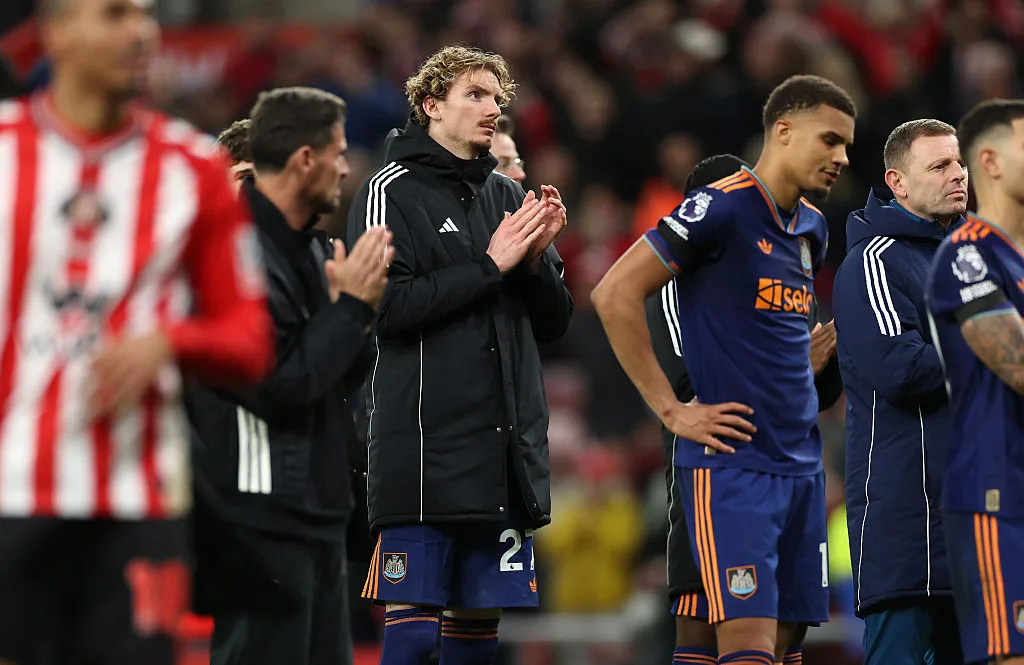 ? Classic walk of shame: Premier League fans lay into Woltemade!