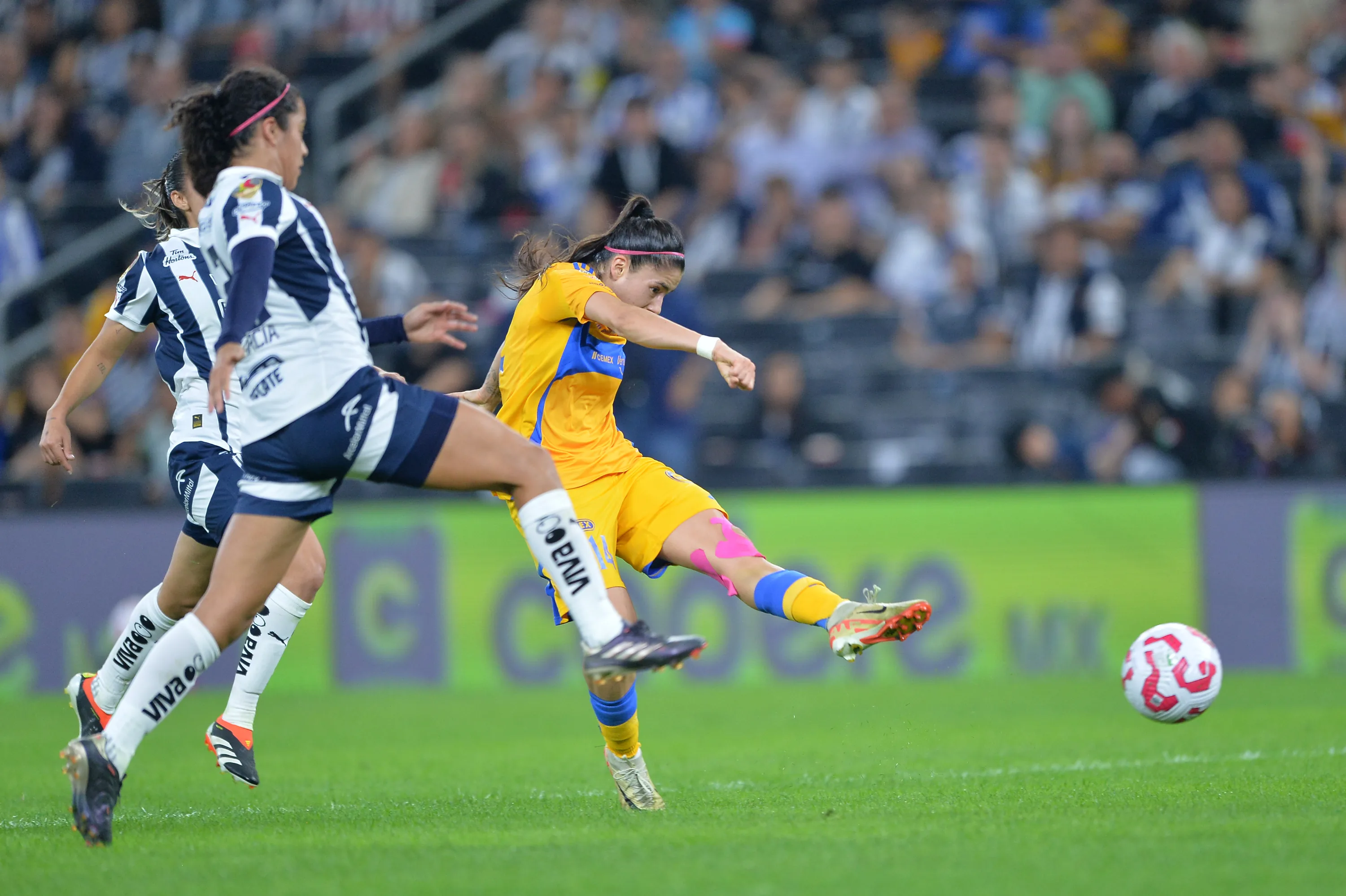 Η Εντυπωσιακή Ενέργεια της Lizbeth Ovalle