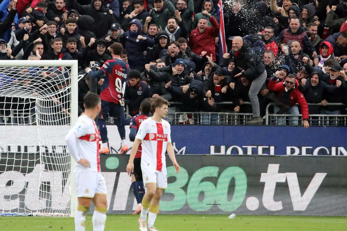 Ο Εσπόζιτο λάμπει με τη φανέλα της Κάλιαρι