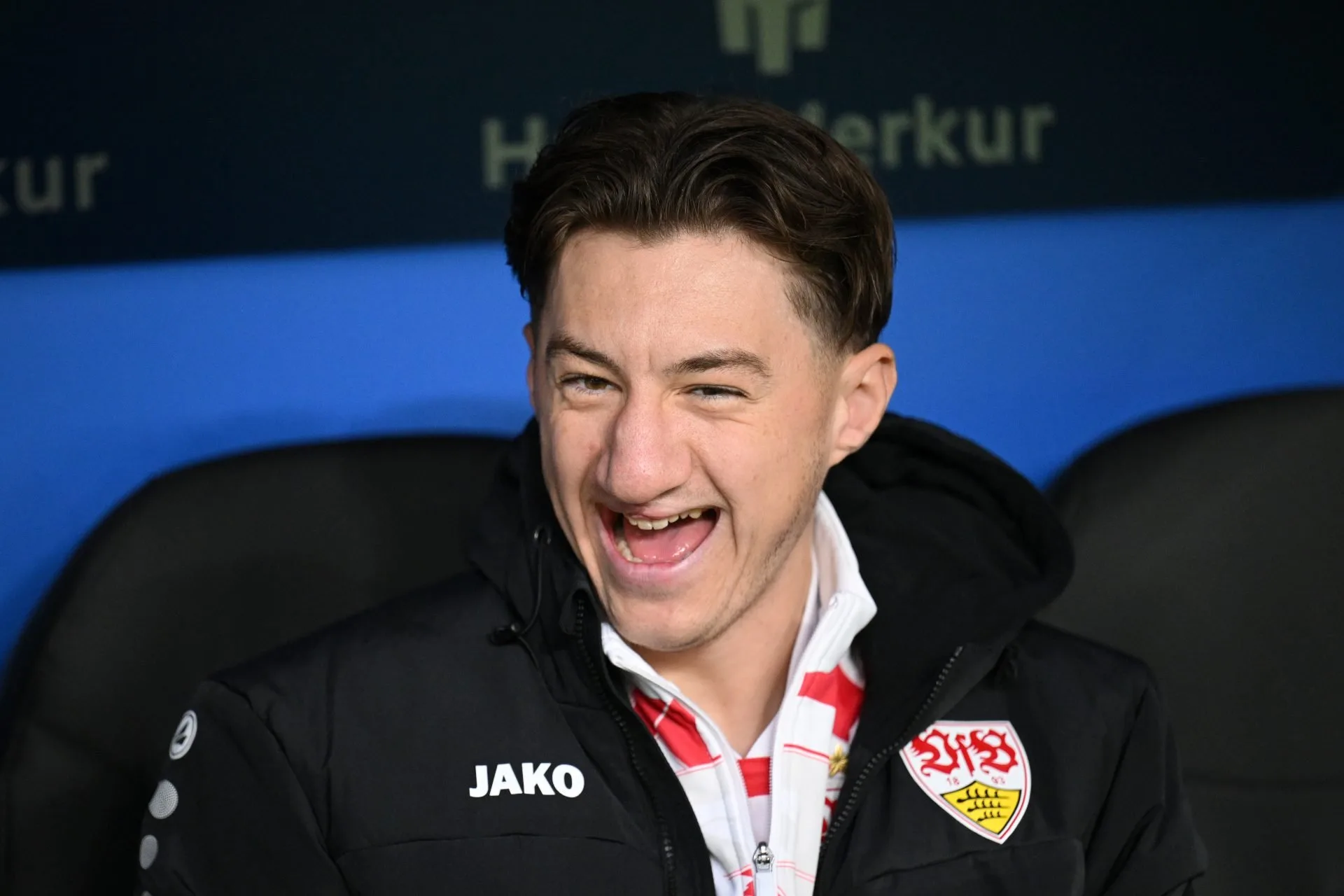 Ο Χάνσι Φλικ προτείνει τον Άντζελο Στίλερ για την Μπαρτσελόνα