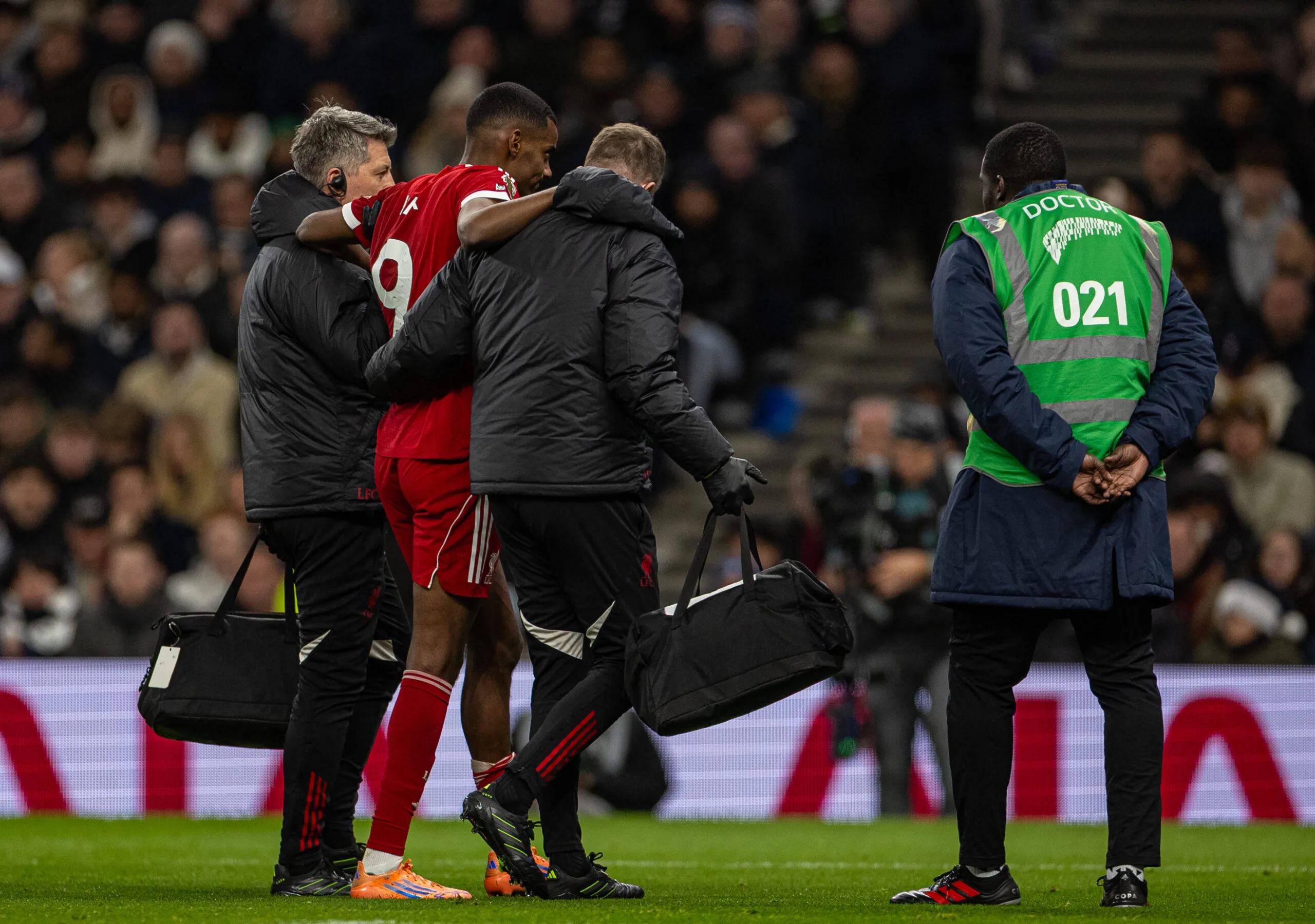 Προβλήματα τραυματισμών για τη Λίβερπουλ: Ανασύνταξη και προκλήσεις