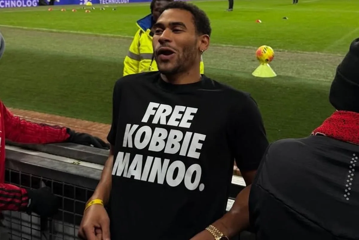 Mainoo’s brother displays ‘Free Kobbie’ t-shirt at Old Trafford in message to Ruben Amorim