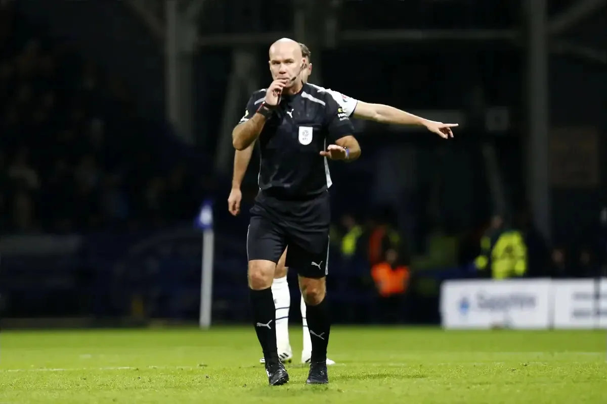 Ο Πολ Τίρνεϊ διαιτητής στο Μάντσεστερ Σίτι - Γουέστ Χαμ