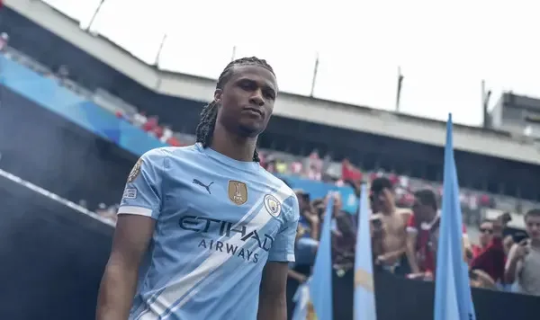 Ενδιαφέρον για Νέιθαν Άκε από Πρέμιερ Λιγκ