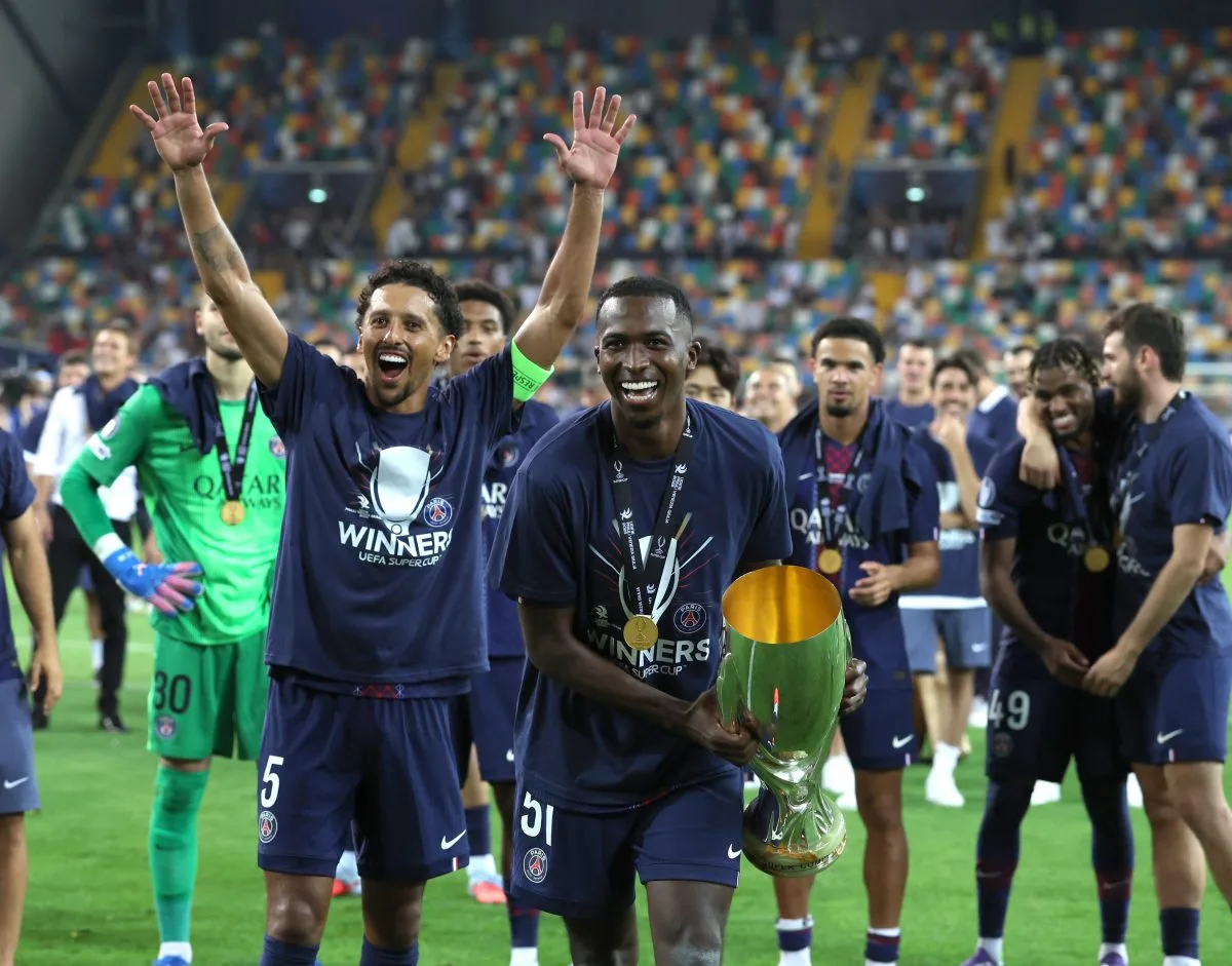 Ο Πάτσο αναδεικνύεται ηγέτης στην άμυνα της Παρί