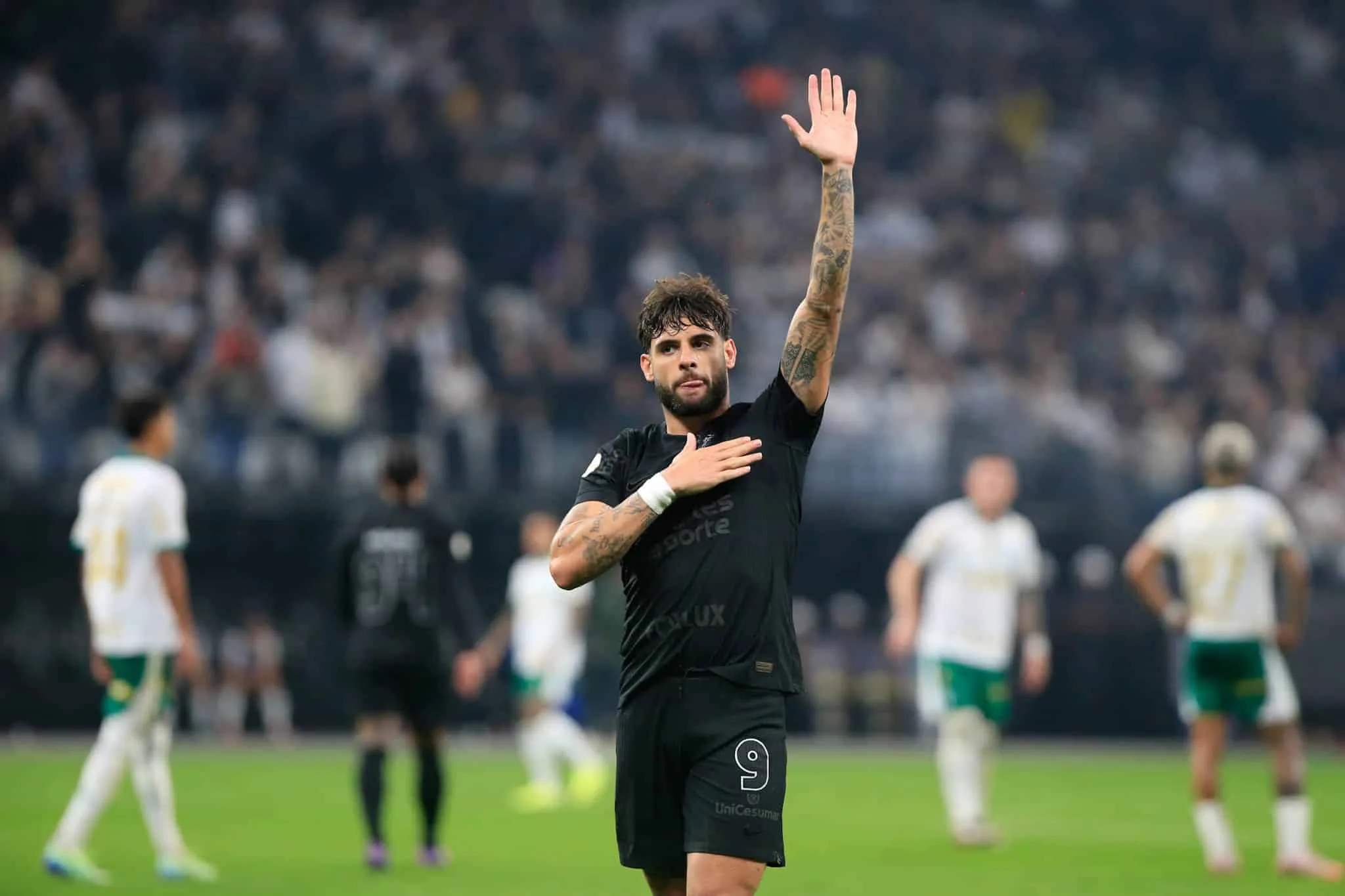 Η Μάχη για την Υπογραφή του Γιούρι Αλμπέρτο