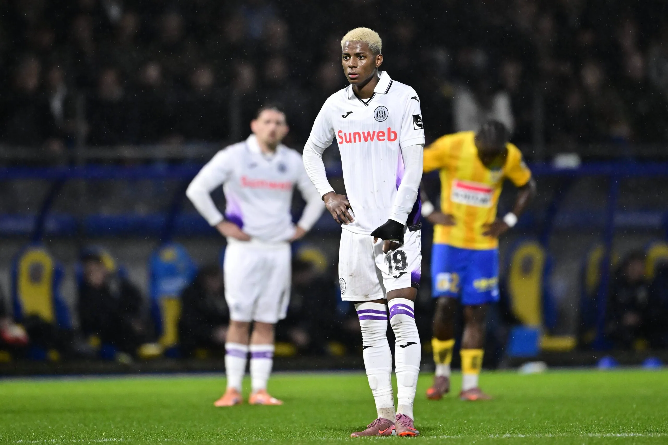 Η Μάντσεστερ Γιουνάιτεντ στοχεύει τον Άνγκουλο για ενίσχυση