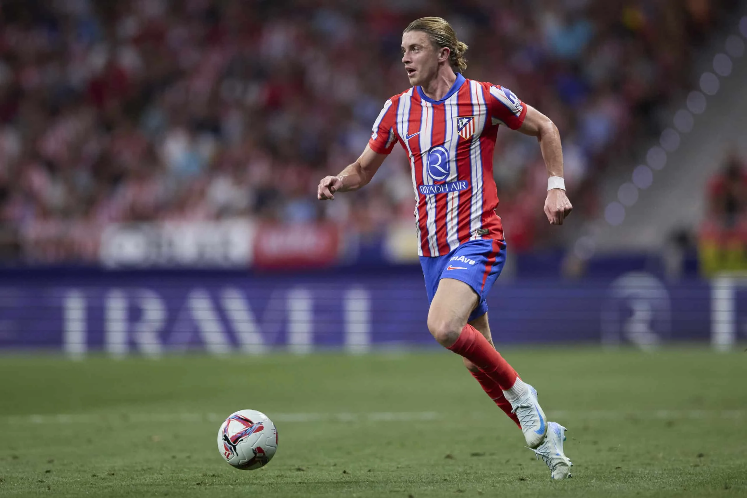 Η Μάντσεστερ Γιουνάιτεντ στοχεύει σε ενίσχυση μεσοεπιθετικά