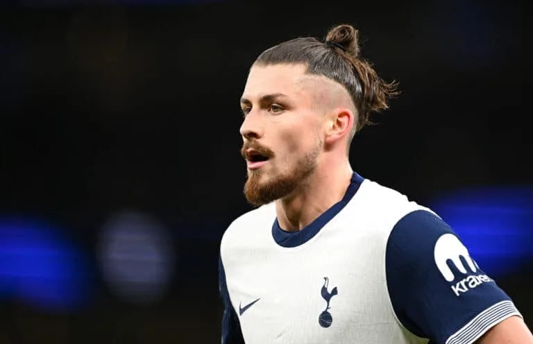 Η Ρόμα εξετάζει τον Ράντου Ντραγκουσίν για ενίσχυση στην άμυνα