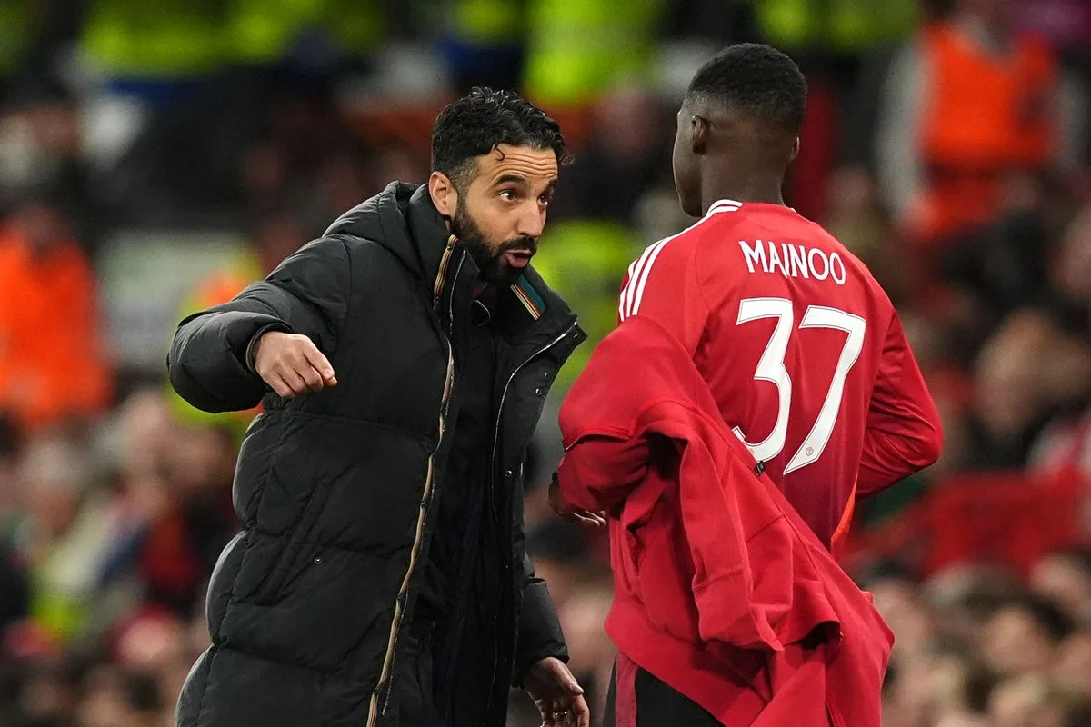 Αντιδράσεις Αμορίμ για τη διαμαρτυρία με το μπλουζάκι στο Old Trafford