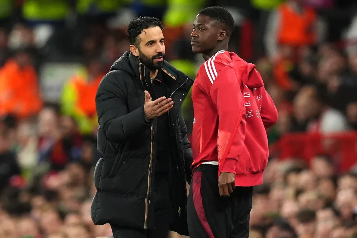 Ο Αμορίμ καλεί τον Μέινου να παλέψει για τη θέση του στη Μάντσεστερ Γιουνάιτεντ