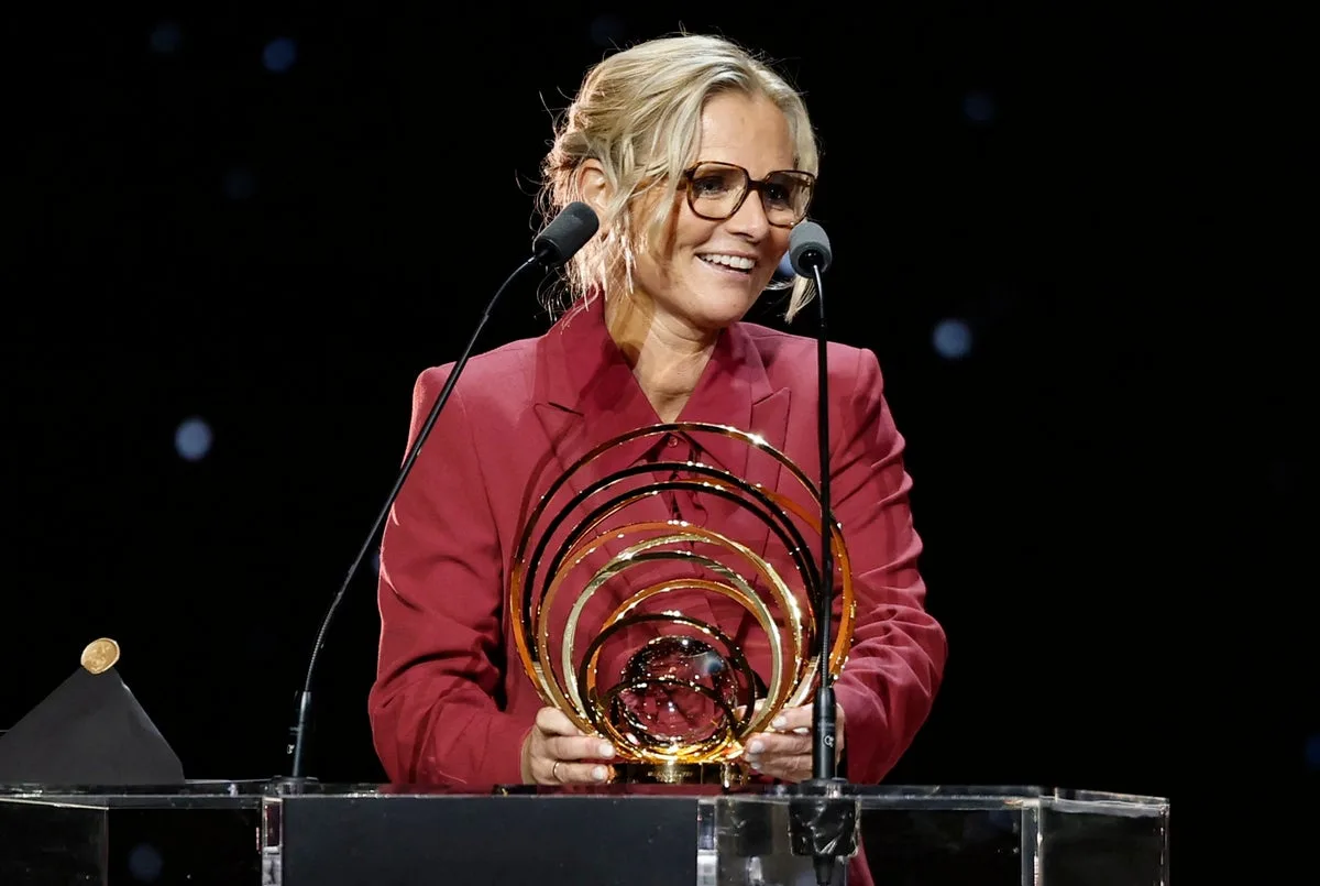 Τιμητική διάκριση για τη Σαρίνα Βίγκμαν και τις Λιονταρίνες