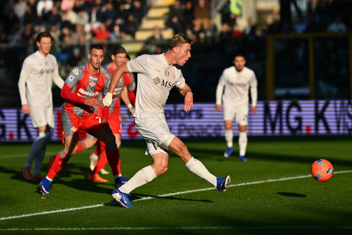 Νάπολι: Νίκη με διπλό χτύπημα του Χόιλουντ