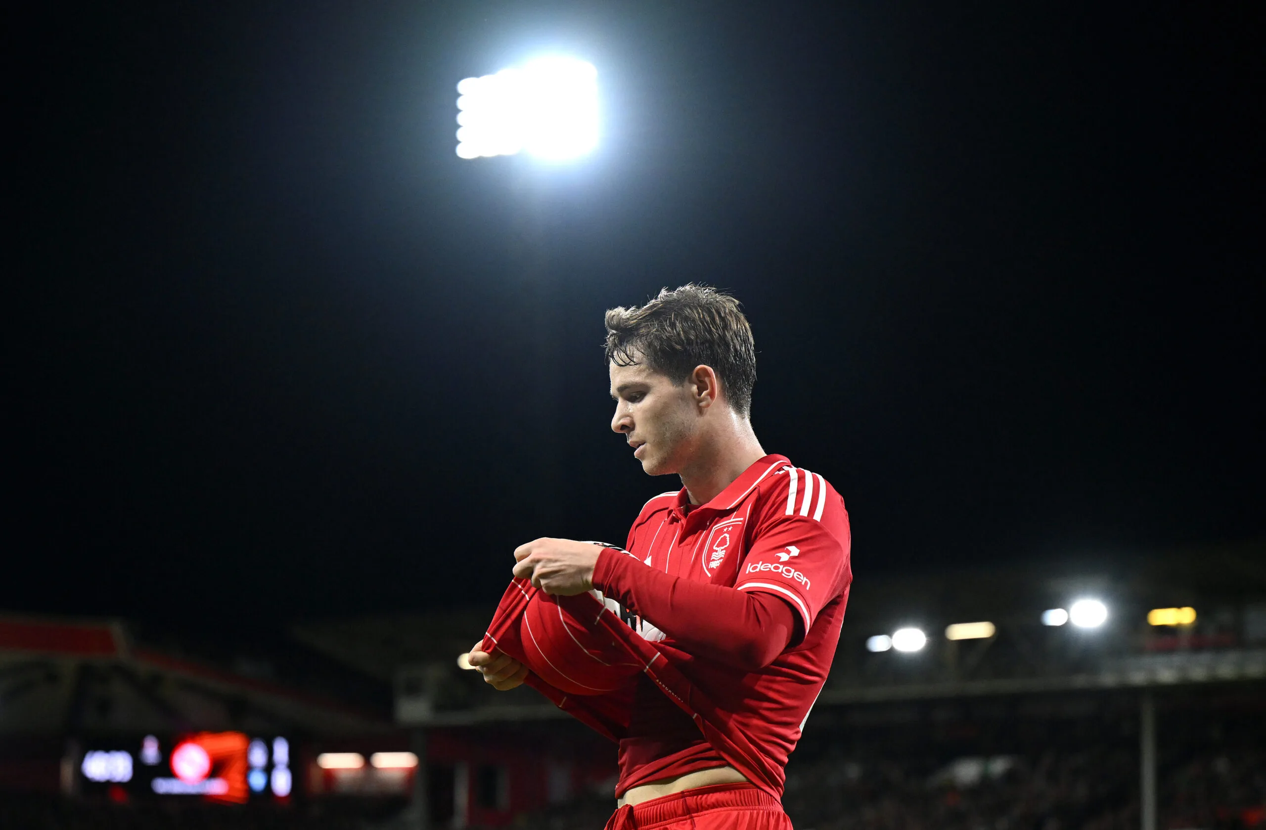 Η Διλήμματα της Λιντς για την Απόκτηση του ΜακΑτί