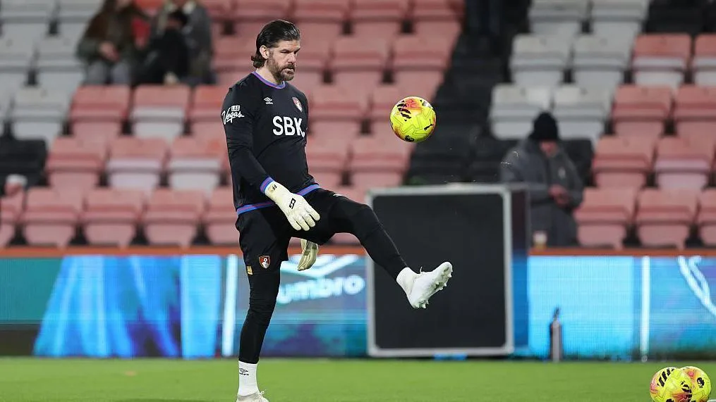 Ο Φόρστερ Ενισχύει την Άμυνα της Μπόρνμουθ