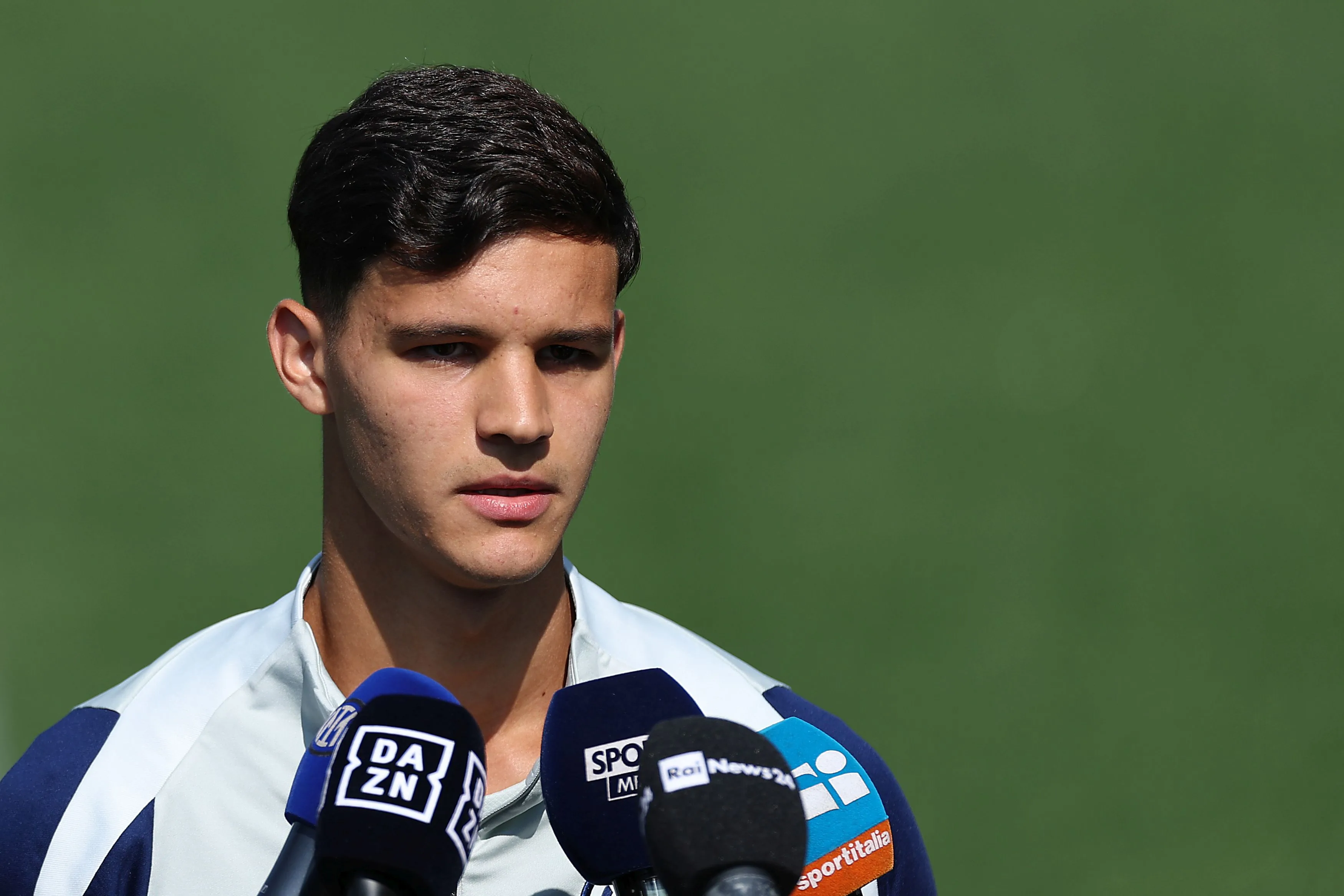 Ο Βαλεντίν Καρμπόνι Επιστρέφει στην Αργεντινή με Προορισμό τη Ράσινγκ Κλουμπ