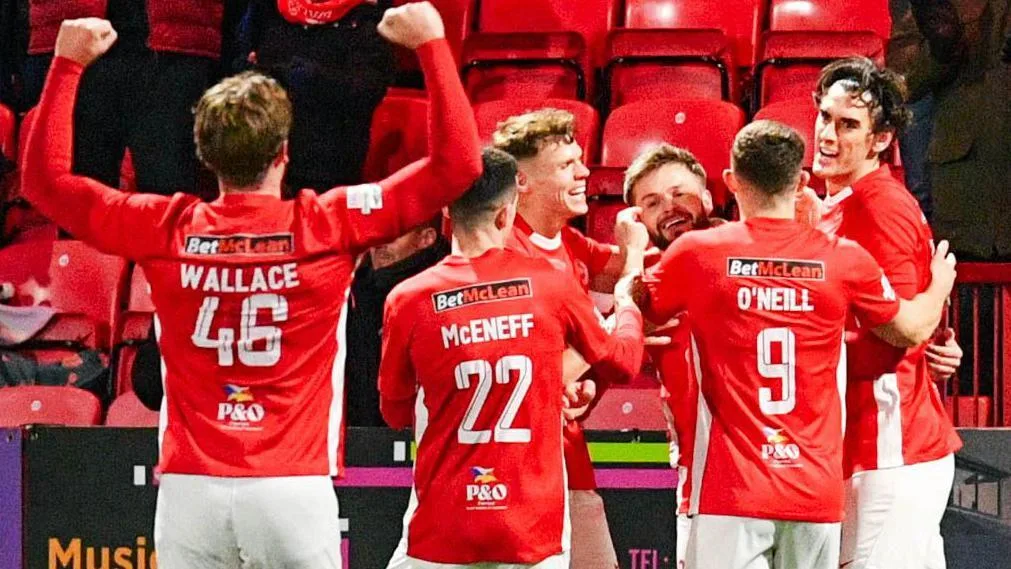 Επικράτηση της Λαρν με τρία γκολ επί της Κολερέιν