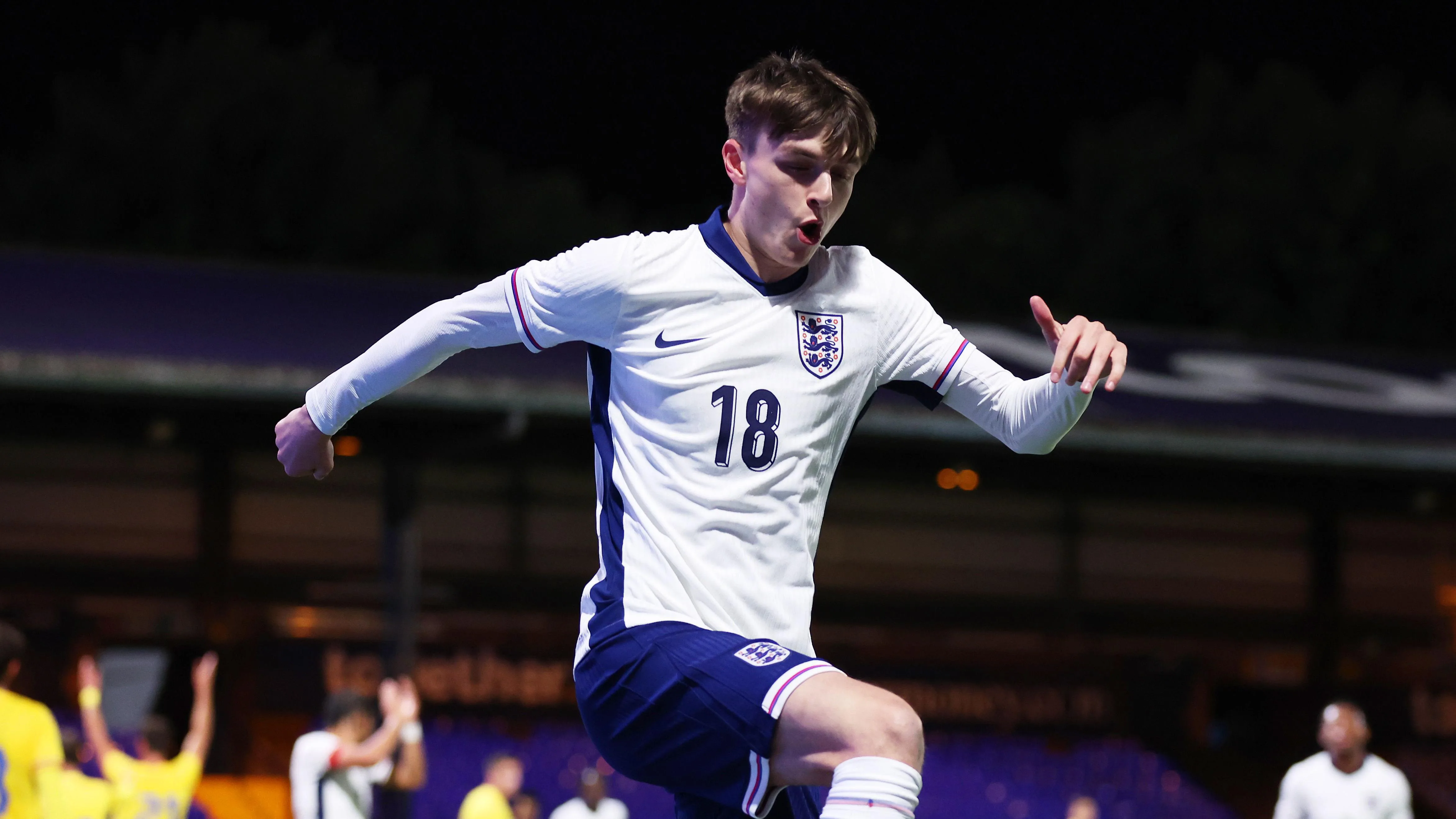 Ο Φόλκερκ ενισχύεται με τον κομψό μέσο Λούι Μαρς