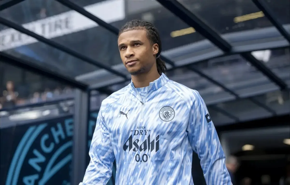 Η Μπαρτσελόνα στοχεύει τον Άκε για ενίσχυση της άμυνας