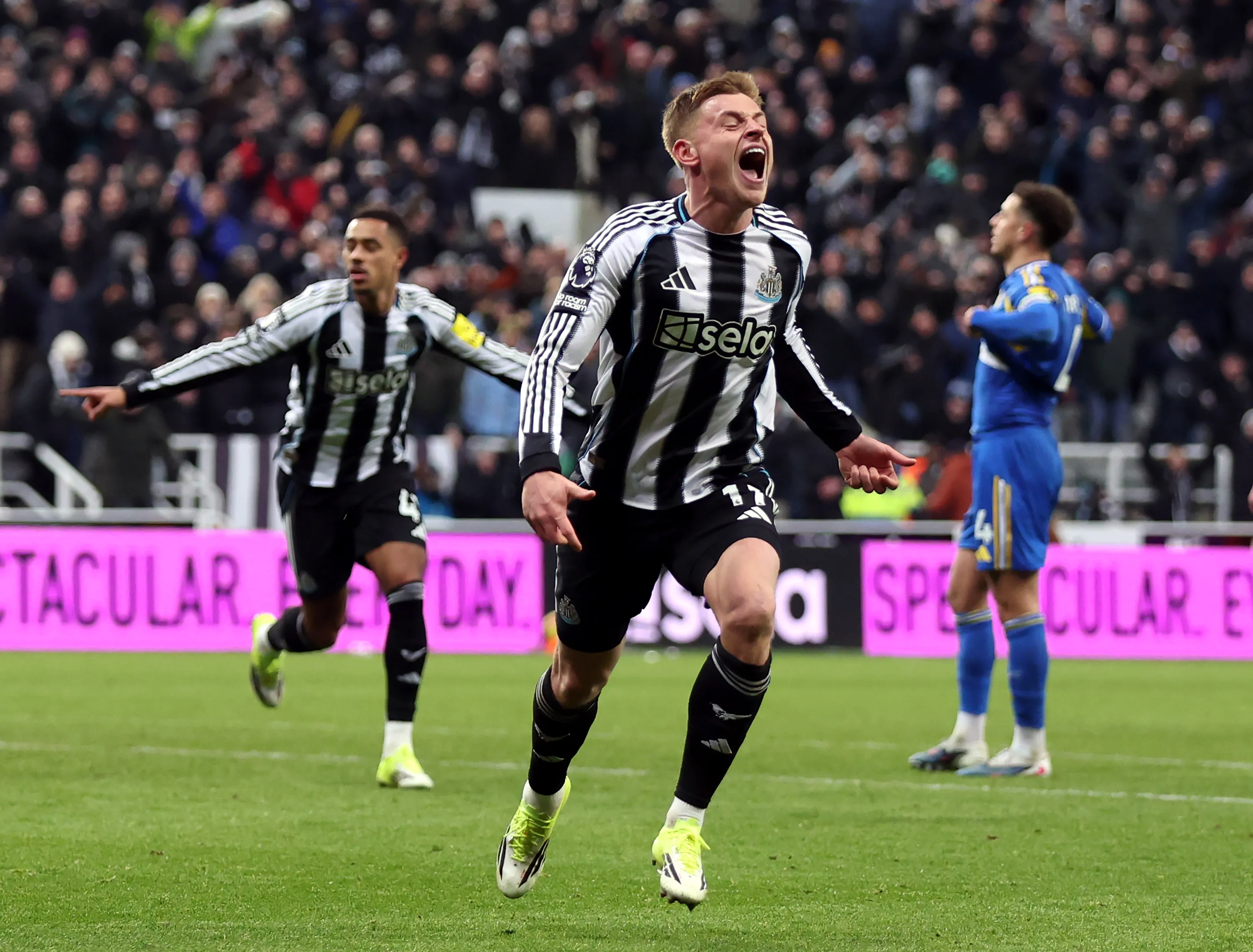 Νίκη-θρίλερ για τη Νιούκαστλ με ιστορικό γκολ στο 102'