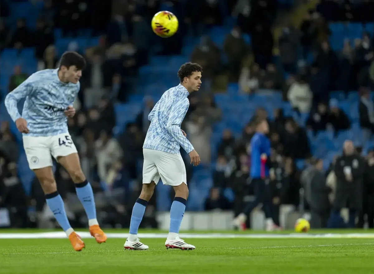 Ο Γκουαρδιόλα Εντυπωσιάζεται από Νεαρούς Αμυντικούς Παρά την Ισοπαλία