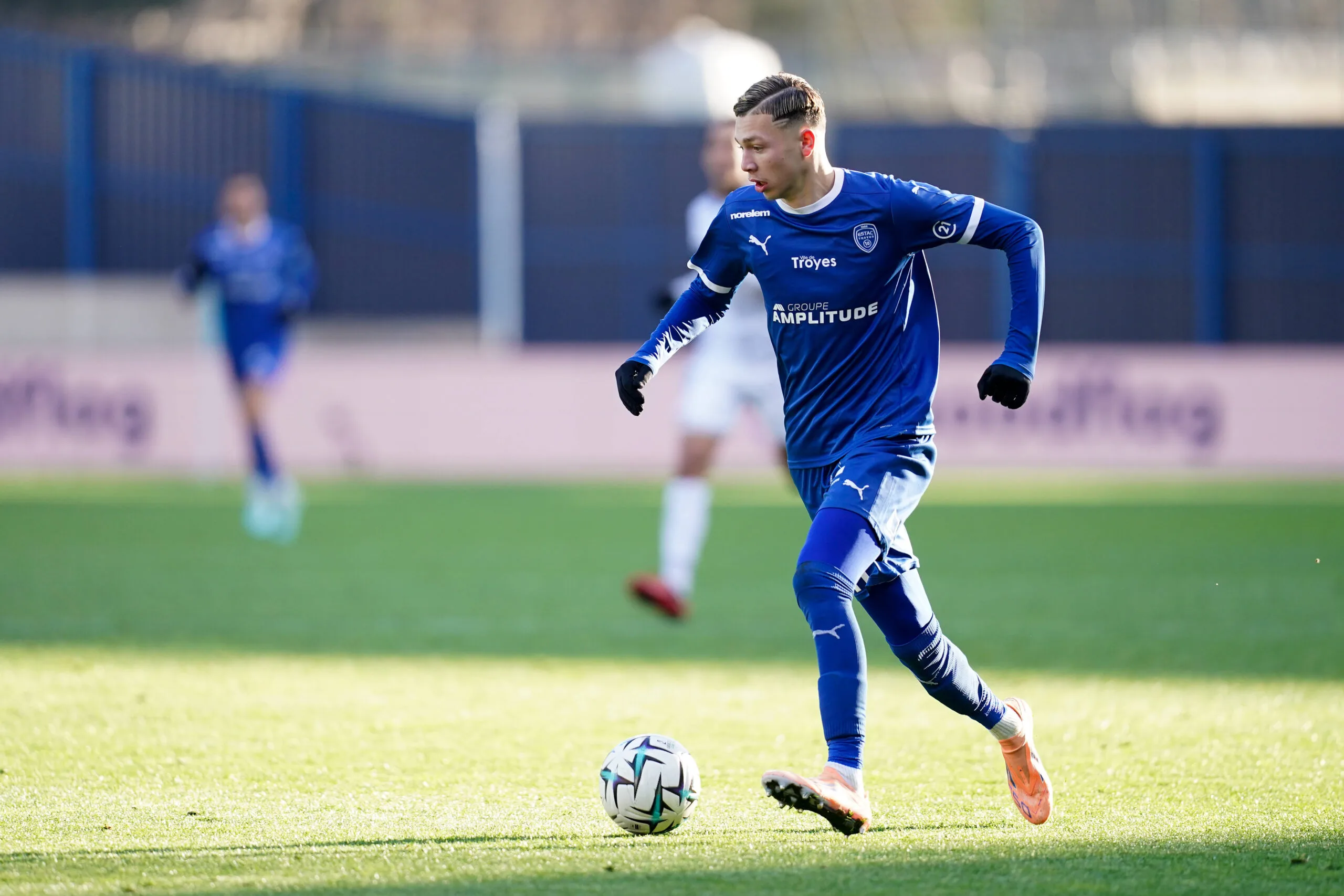 Η Αναγέννηση της Troyes και το Ενδιαφέρον της City για Νεαρό Αστέρα