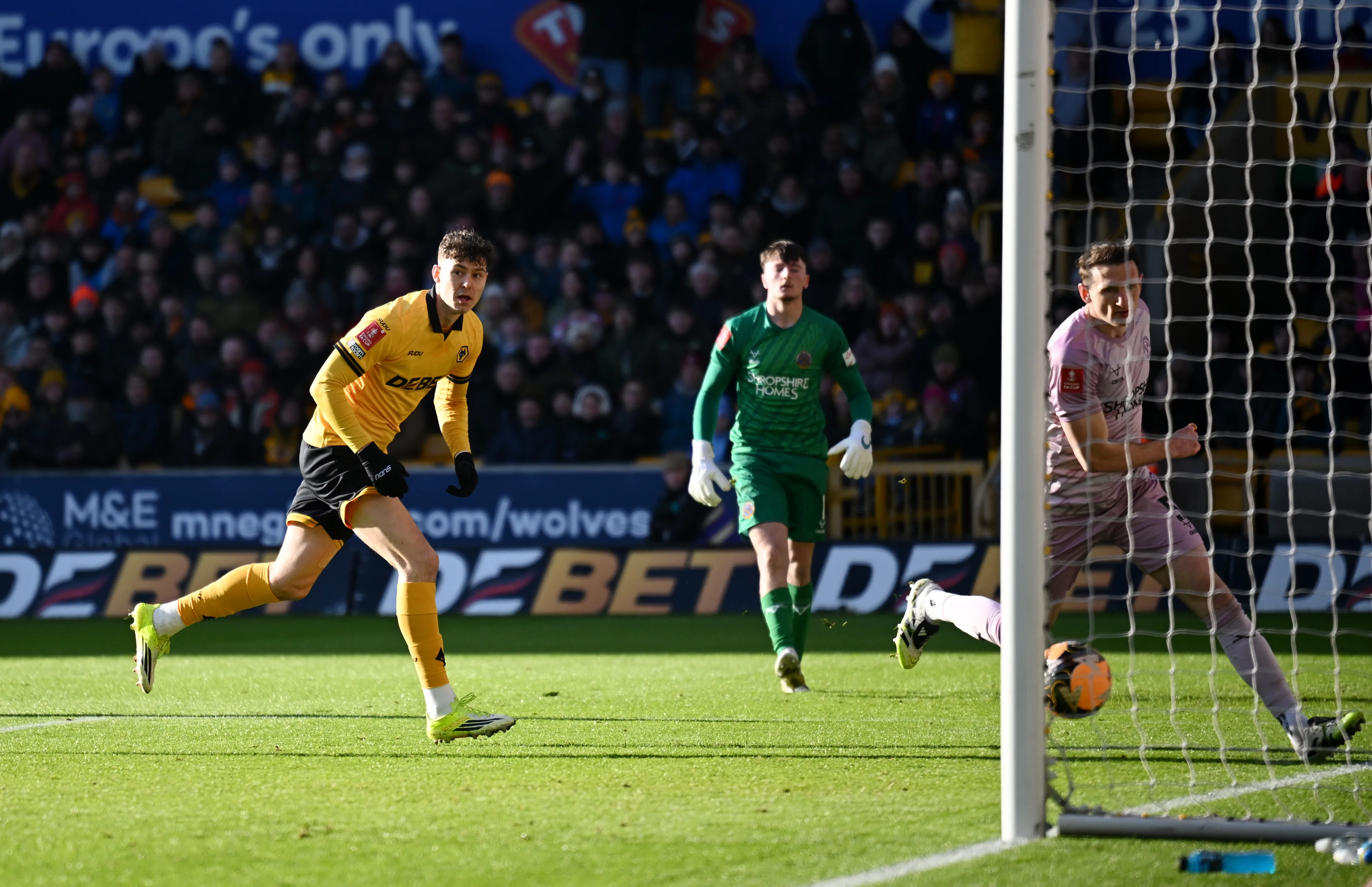 Η Επιστροφή του Larsen Φέρνει Νίκη στους Wolves