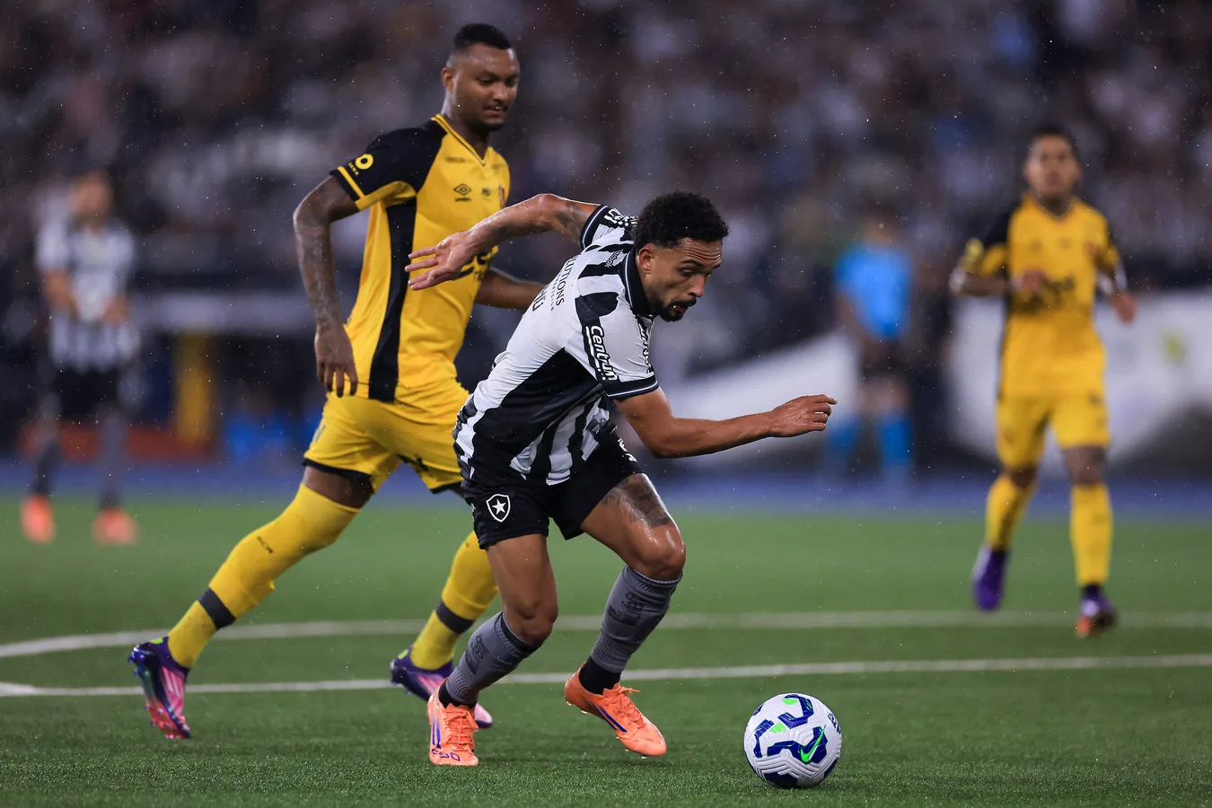 Η Ατλέτικο Μαδρίτης προηγείται στη μάχη για τον Βιτίνιο