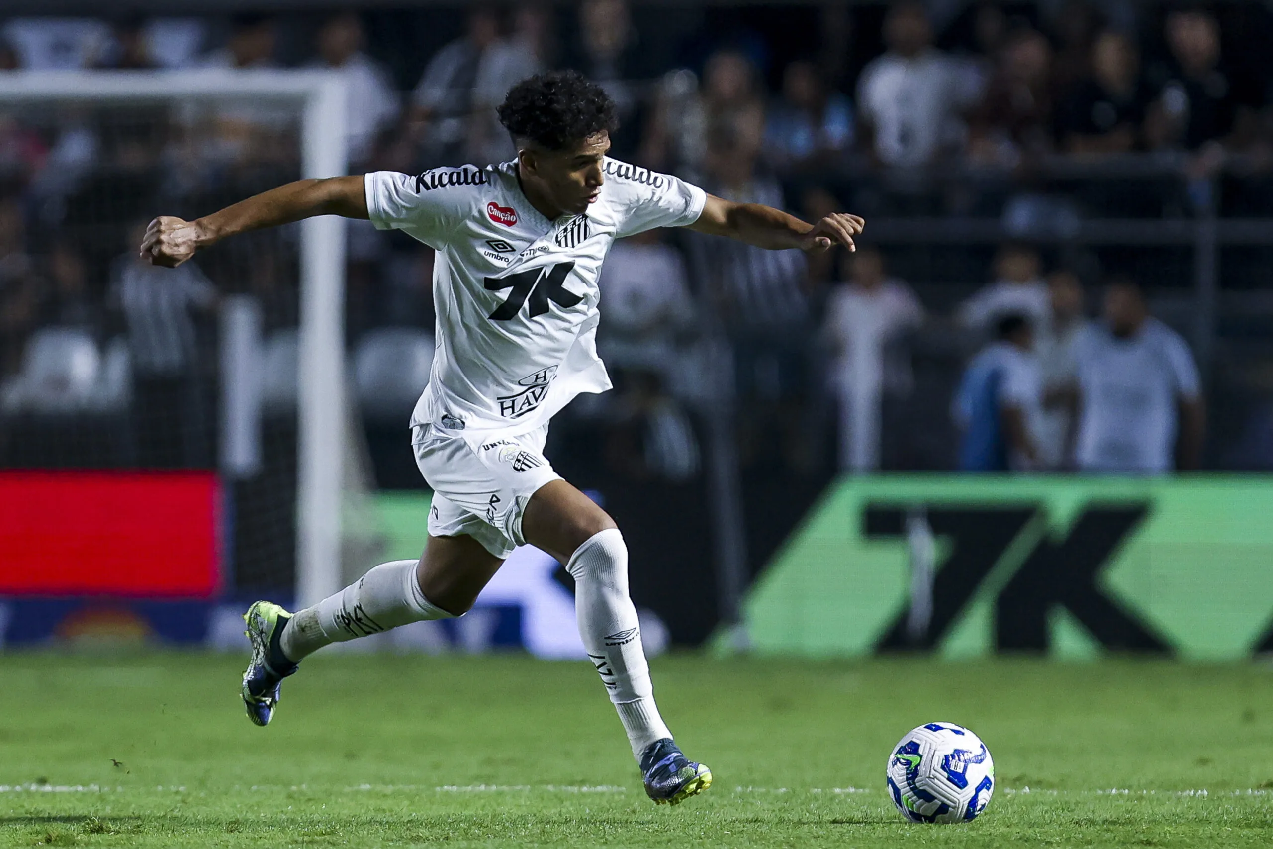 Η Τότεναμ Εξετάζει Ξανά τον Νεαρό Σούζα