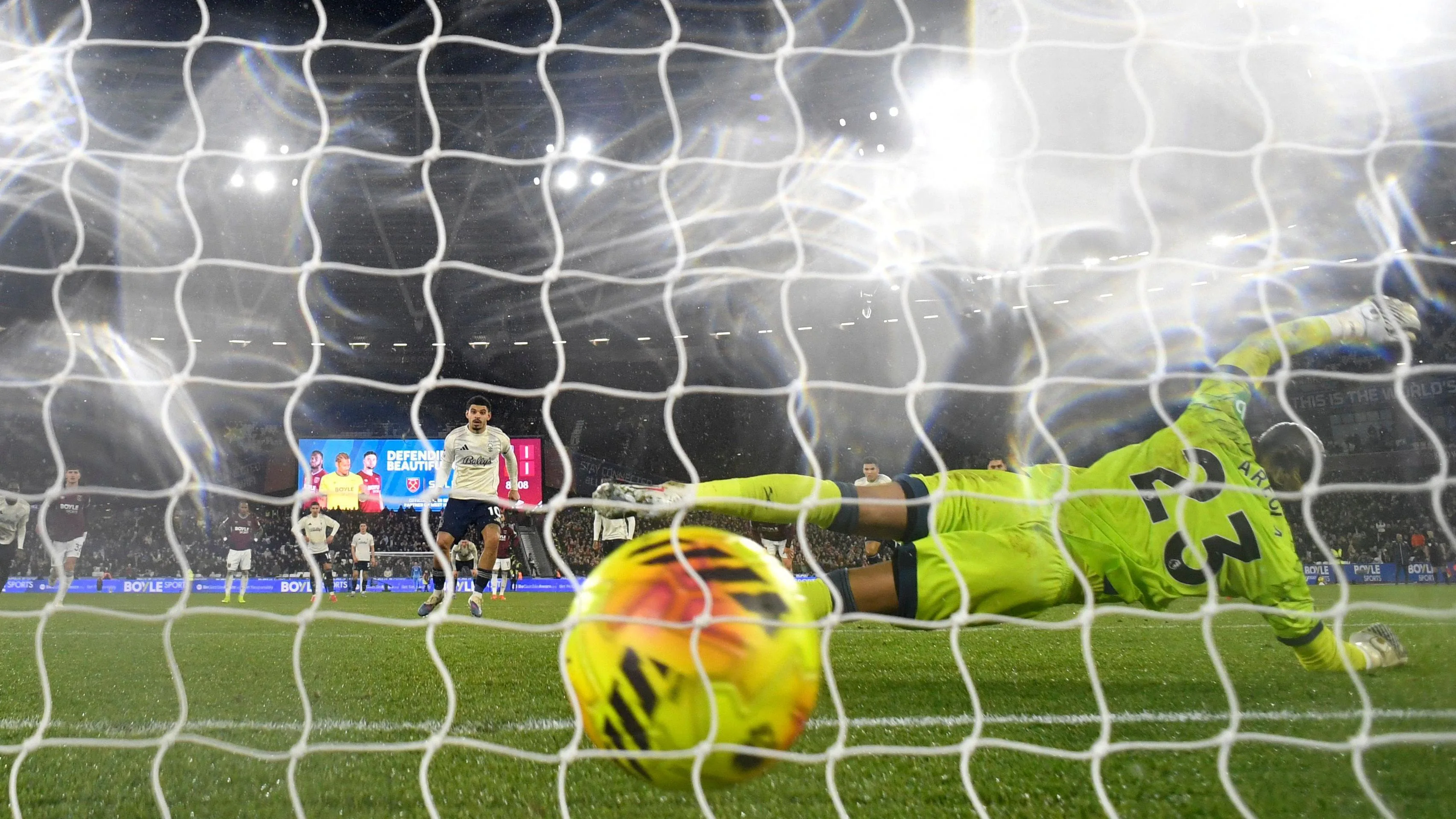 Σημαντική νίκη για τη Νότιγχαμ Φόρεστ, αλλά η μάχη συνεχίζεται