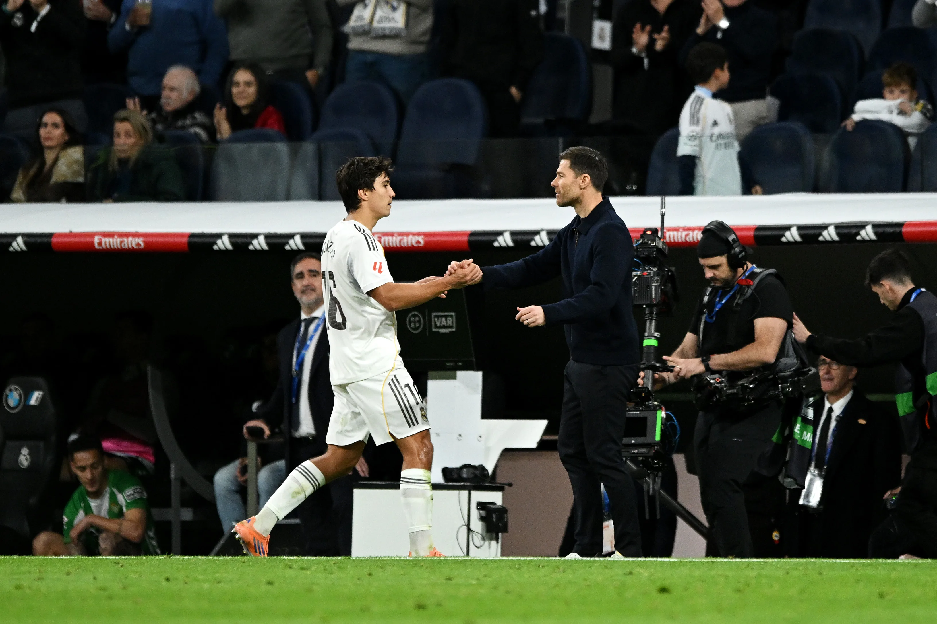 Ο Αλόνσο Εξυμνεί τον Γκονζάλο Γκαρσία για το Χατ-τρικ του